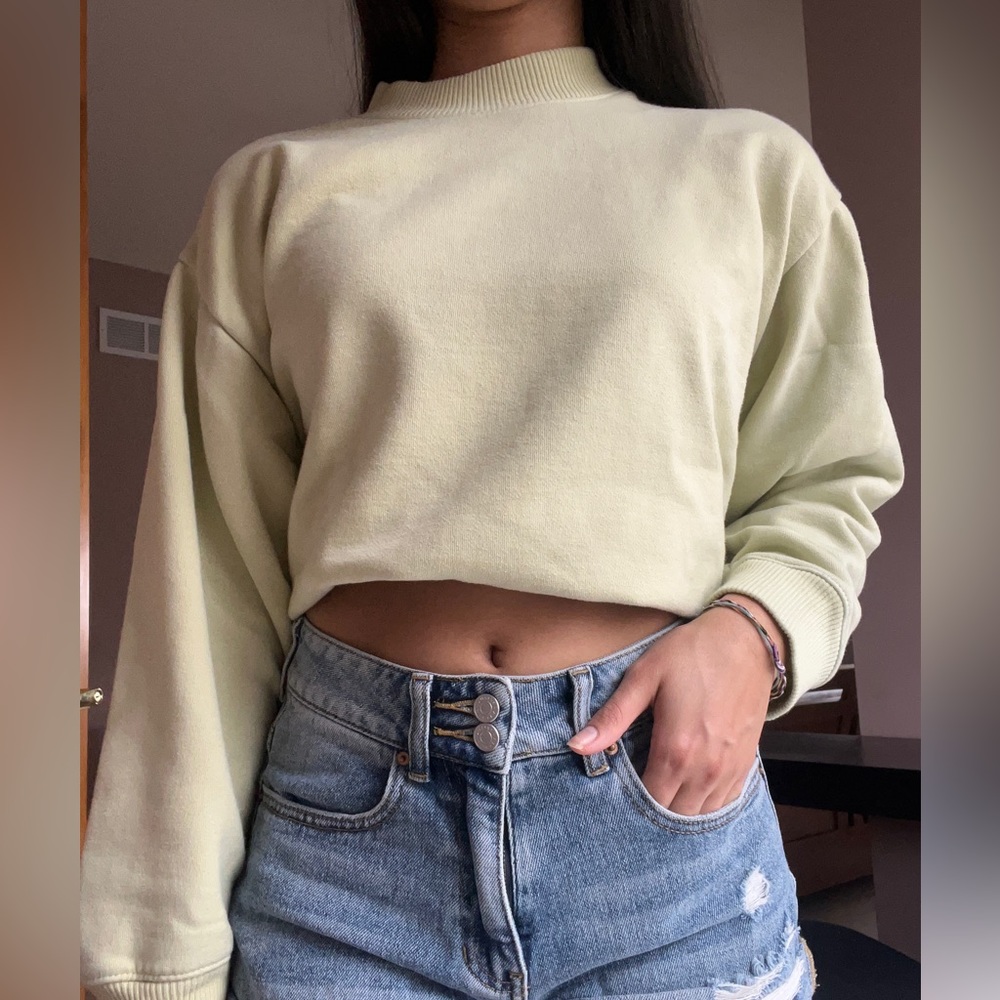 a new day size s pastel yellow sweatshirt